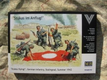 images/productimages/small/Stukas im Anflug MB 1;35 nw.voor.jpg